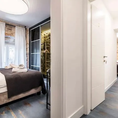 Luxury 7heaven Palace Apartment *